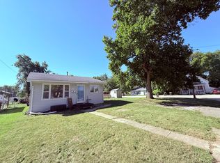 120 W Cherry St, Clinton, IL 61727
