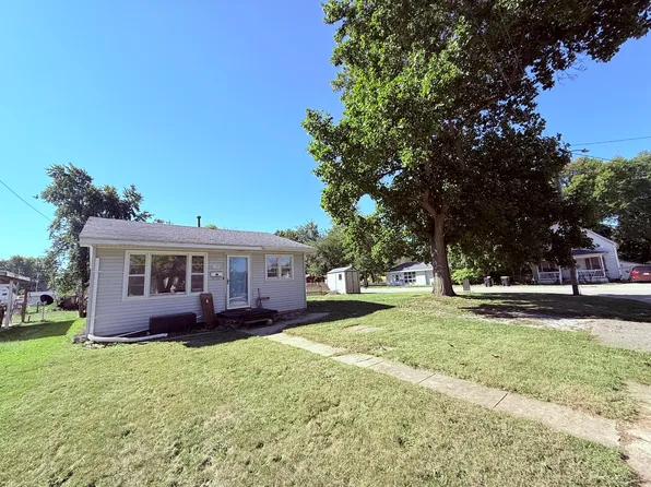 120 W Cherry St, Clinton, IL 61727