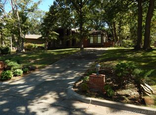 8805 S Lakewood Ave, Tulsa, OK 74137