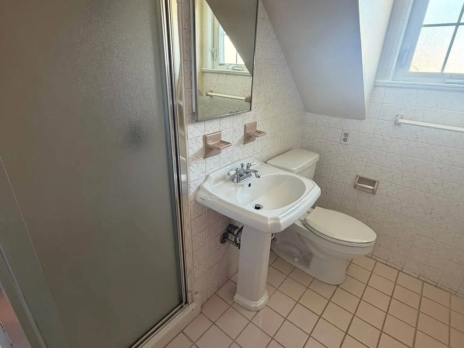 4 bed, 999 sqft, $3,800 — Photo 4