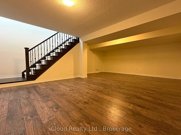 2466 Village Cmn — Photo 45