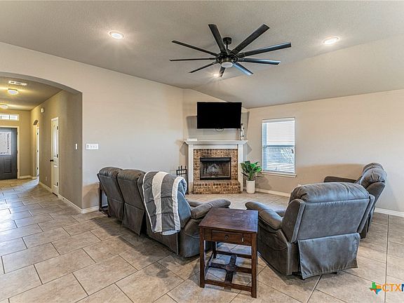 3rd image of 821 Kendra Dr