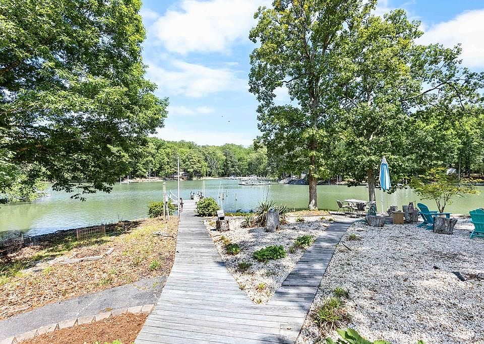 1st image of 51 Floral Dr