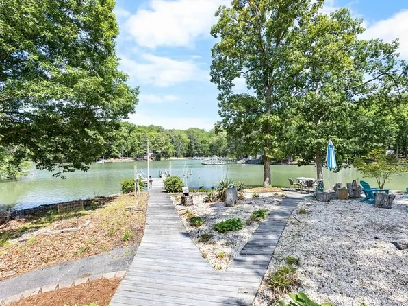 51 Floral Dr, Heathsville, VA 22473