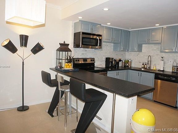 3rd image of 19370 Collins Avenue Seasonal #923