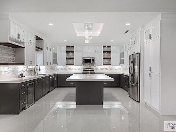 5th image of 6830 Woodlands Ave