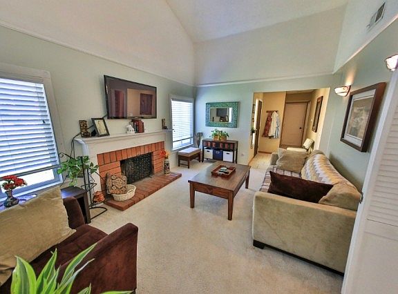 2nd image of 2033 Golden Circle Dr