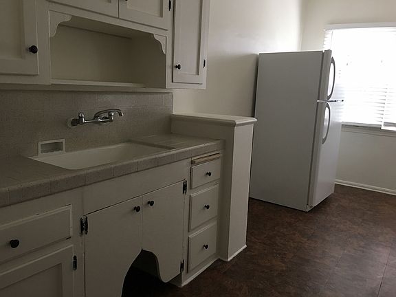 Kitchen - included fridge