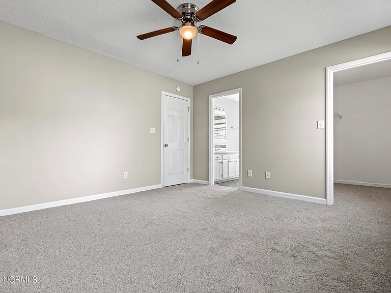 305 Foxridge Ln — Photo 15