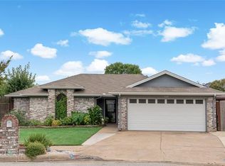 7749 Crestview Ct, Watauga, TX 76148