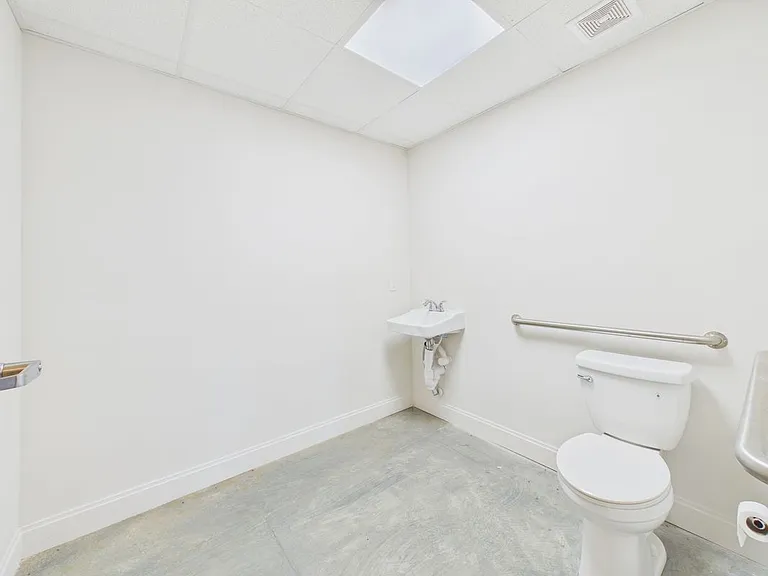 209 Highland Park Ln #101 — Photo 9