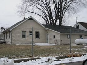 3rd image of 811 Amelia St