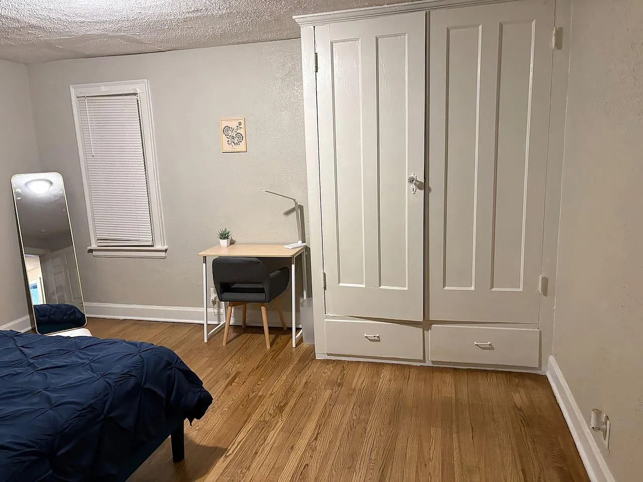 3 bed, 1.0 bath, 1529 sqft, $719 — Photo 2