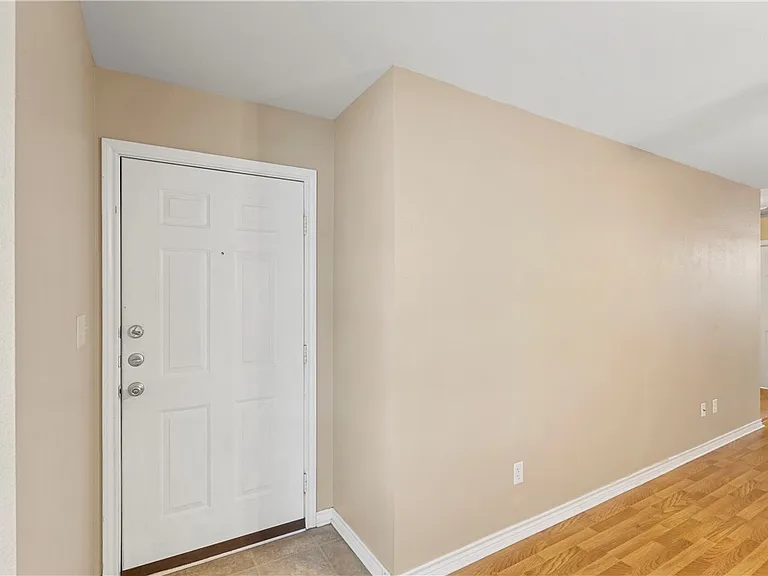 912 Willow Pond St — Photo 3