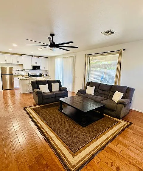 139 E Benrich Dr — Photo 3