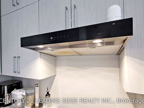3rd image of 8 Wellesley St #1008