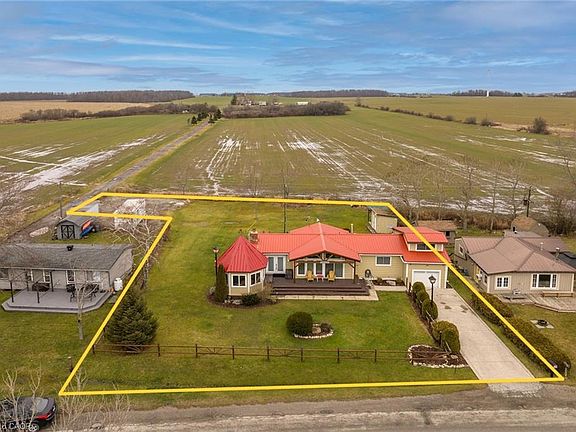 3rd image of 817 Lakeshore Rd