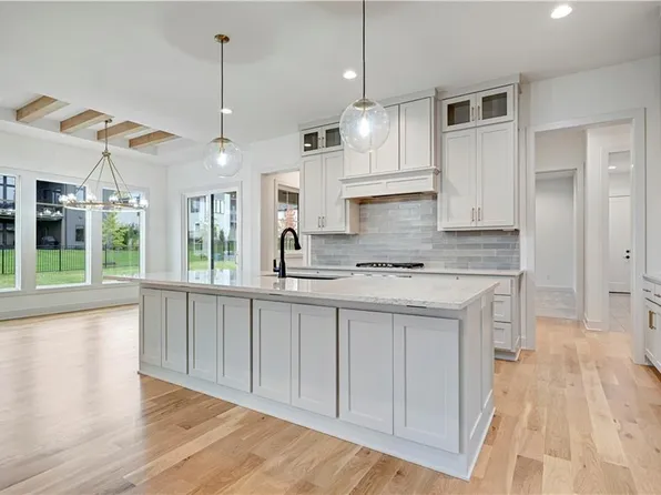 17021 King St, Overland Park, KS 66221