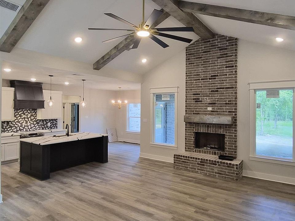 2nd image of 6708 N Detonti Rd