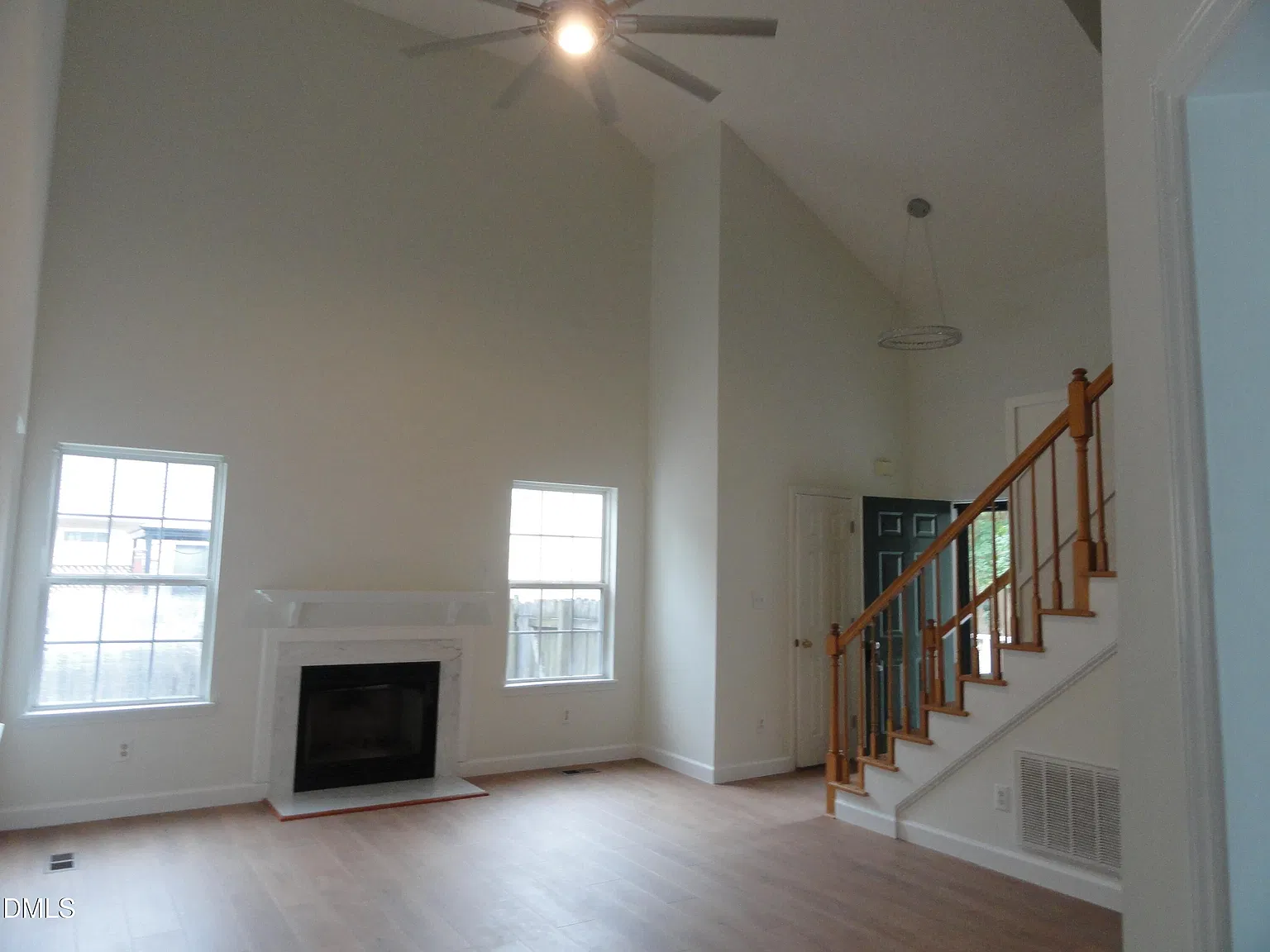 3 bed, 2.5 bath, 1700 sqft, $1,900 — Photo 4