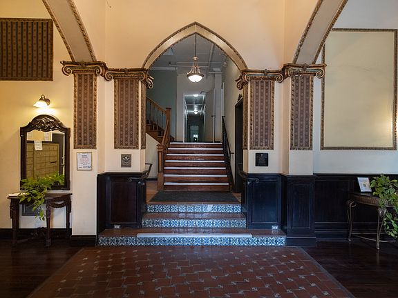 5th image of 1825 Whitley Ave APT 204