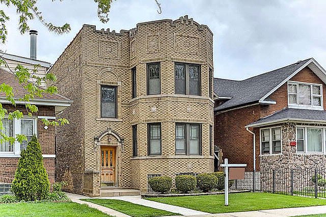2nd image of 5536 W Cornelia Ave #2