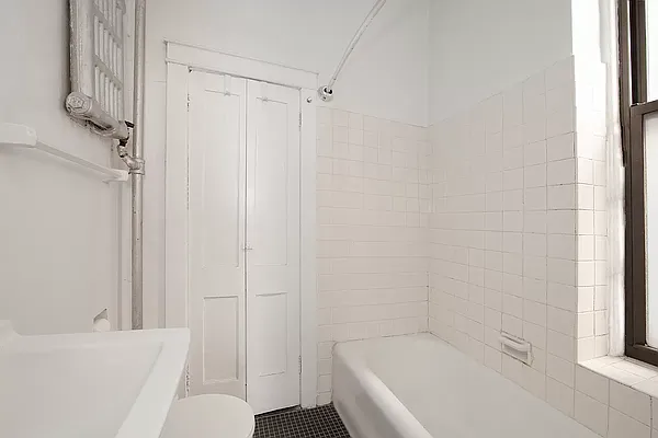 Rented by R New York | media 9