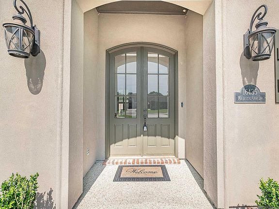 3rd image of 16435 Majestic Oak Dr