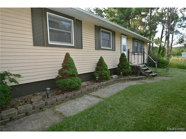 4040 Calkins Rd photo 1