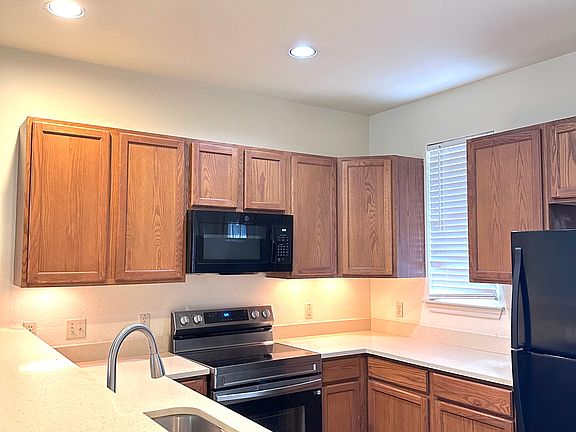 3rd image of 3019 Green Mountain Dr