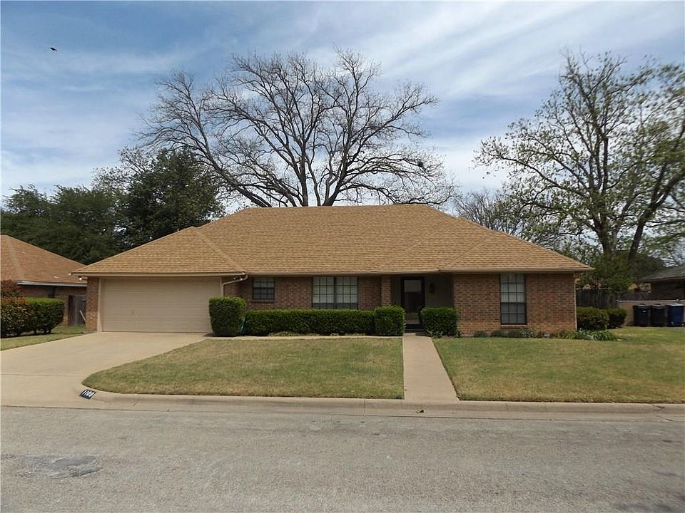 1st image of 1109 Red Bird Ln