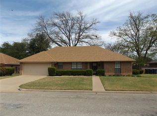 1109 Red Bird Ln, Granbury, TX 76048