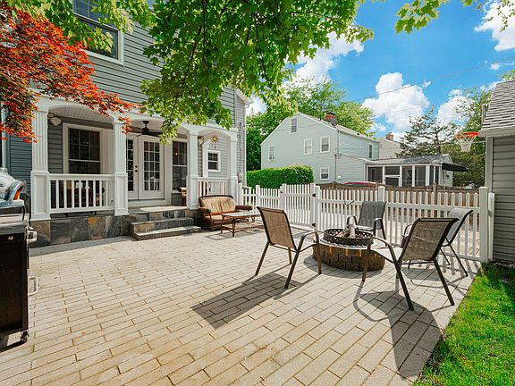 4th image of 264 E Schreyer Pl