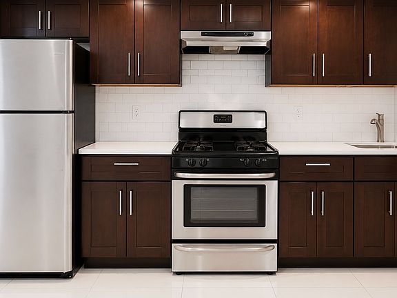 3rd image of 1381 Decatur St #1B