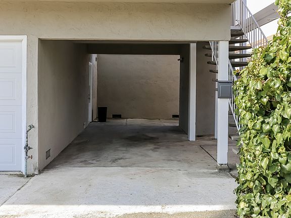 3rd image of 3077 Birmingham Dr