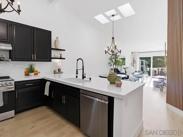 12795 Via Moura, San Diego, CA 92128
