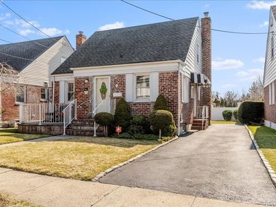 512 Bryant Ave, New Hyde Park, NY, 11040