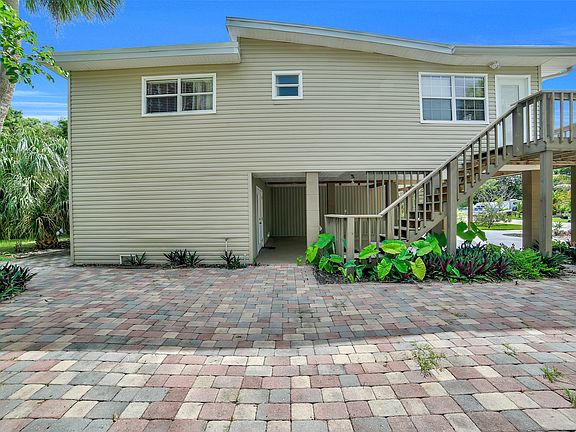 3rd image of 960 San Carlos Ct
