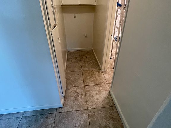 5th image of 457 Pear St