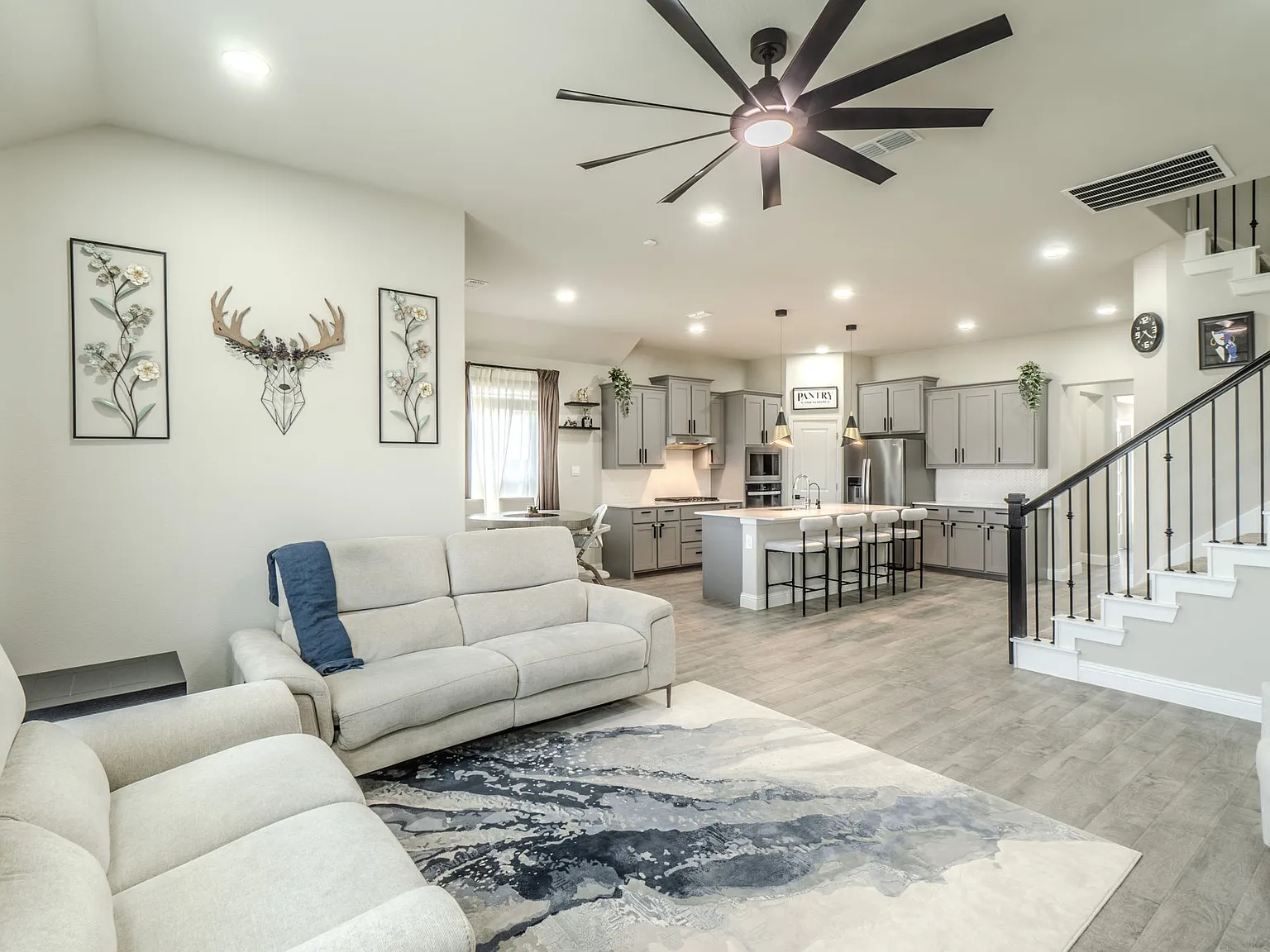 4 bed, 3.5 bath, 2844 sqft, $3,350 — Photo 4