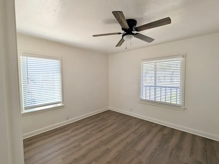 728 Locust St — Photo 9