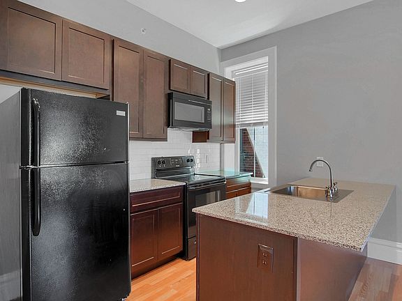 5th image of 900 Barton St #685