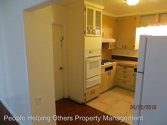 3rd image of 880 Grossmont Ave