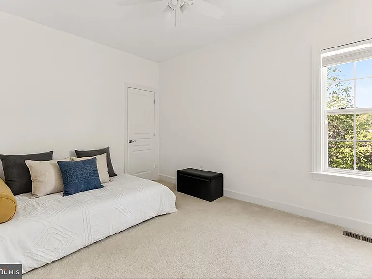 8901 Hargrove Ct — Photo 33