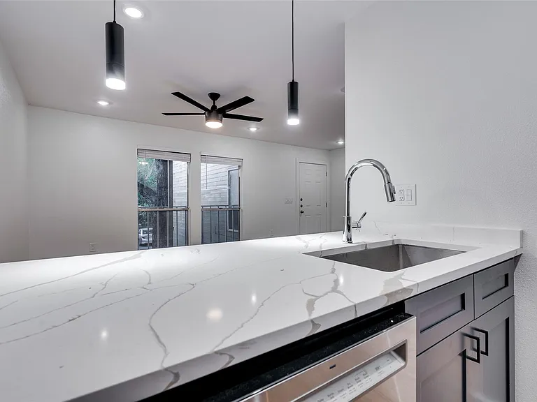 202 E 45th St #205 — Photo 15