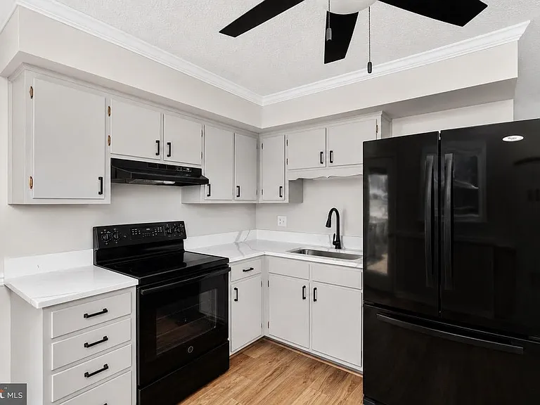337 Lee St — Photo 7