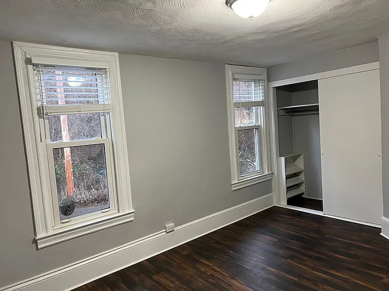 521 Ridge Ave — Photo 9