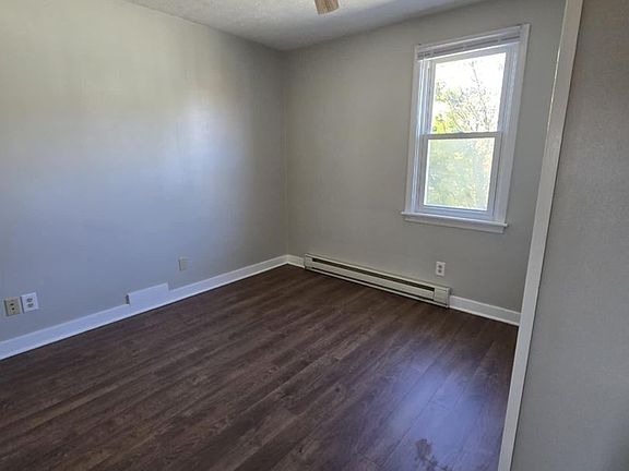 4th image of 135 N Mechanic St #135