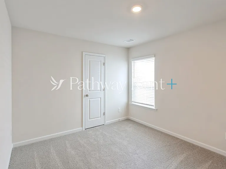 608 Mackenzie Cv — Photo 15