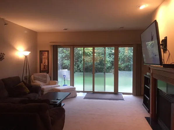 1510 Gabriel Dr, Waukesha, WI 53188